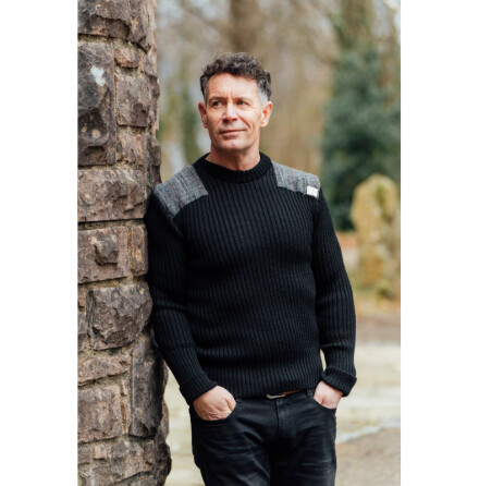 Forrester Black - Ribbstickad trja i ull med Harris Tweed