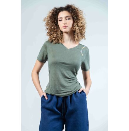 CHLOE - Lyxig t-shirt i linne Olive